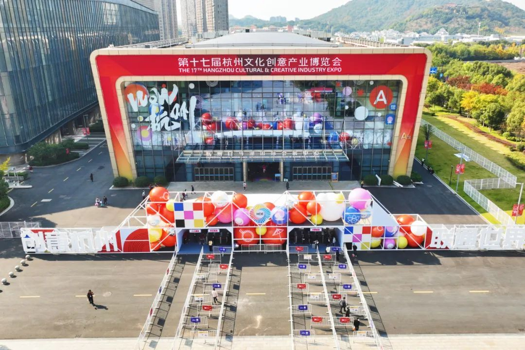 在文博会现场玩“穿越”？兴发娱乐“潮”科技很吸睛！