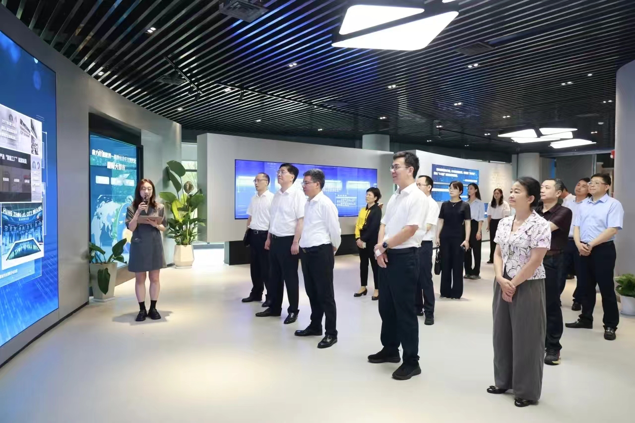 浙江省人大常委会副主任暨军民一行莅临兴发娱乐科技调研